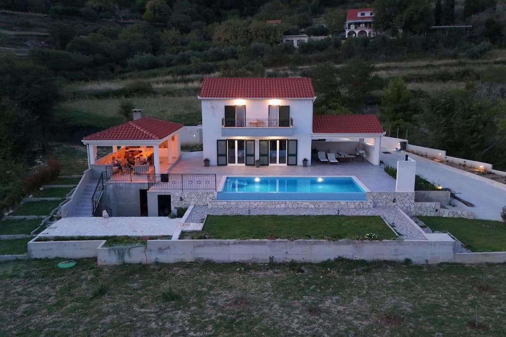 Secluded House - Guaranteed Privacy - Heated Pool Villa Klis Exterior photo