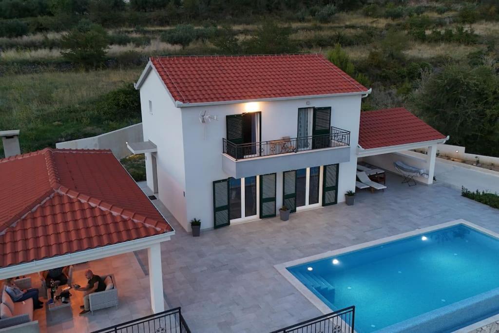 Secluded House - Guaranteed Privacy - Heated Pool Villa Klis Exterior photo